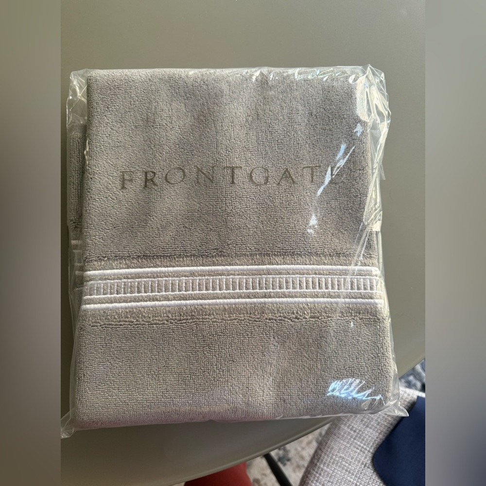 NWT Frontgate Resort Collection Ladder Stitch Bath Mat